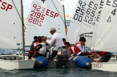 Kiko Igual: "En el Optimist no se navega con un nombre o número de vela, se navega con esfuerzo y sacrificio" Kiko Igual: "En el Optimist no se navega con un nombre o número de vela, se navega con esfuerzo y sacrificio"